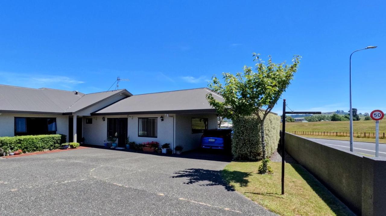 Almost Country Lac Lac Taupo Extérieur photo