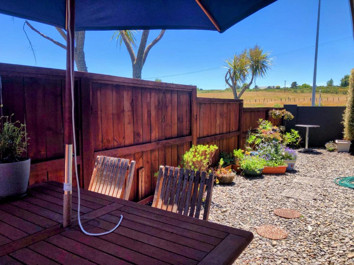 Almost Country Lac Lac Taupo Extérieur photo